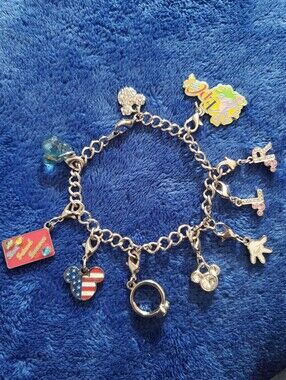 VINTAGE Y2K DISNEY WORLD CHARM BRACELET 🏰✨ 10 detachable charms